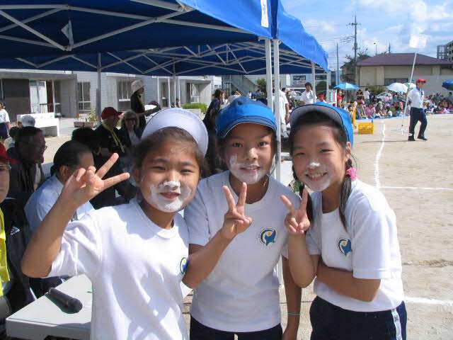 小学5年生の運動会にて。一番右側が山本さん。