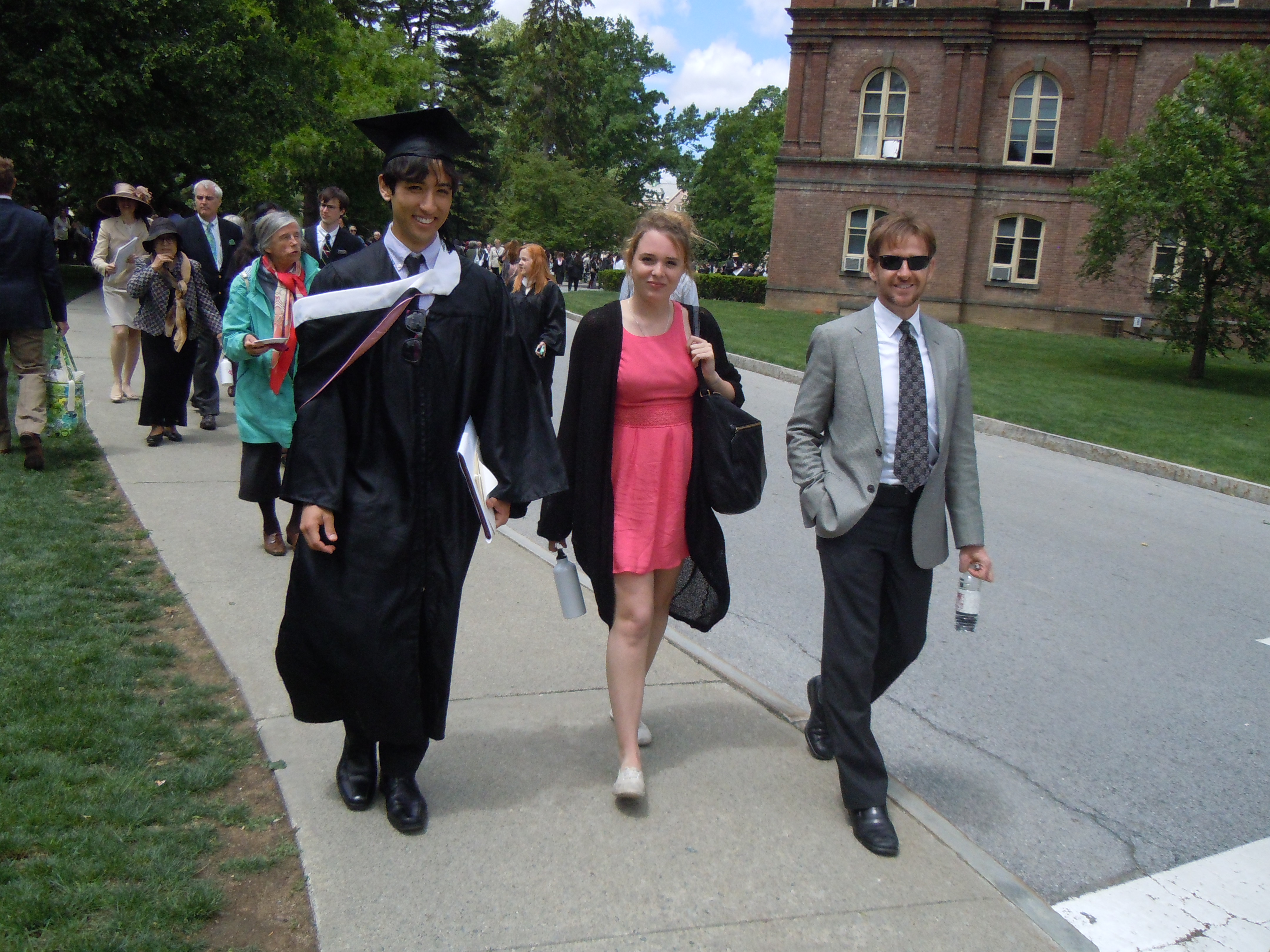 Vassar大学での卒業式にて。一番左側が石井さん。