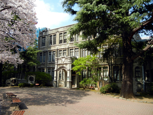 幼稚園から大学までの一貫教育、青山学院高等部。